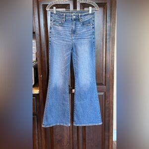 EUC American Eagle Women Super High Rise Flare Jeans Size 4 Short 28” Inseam